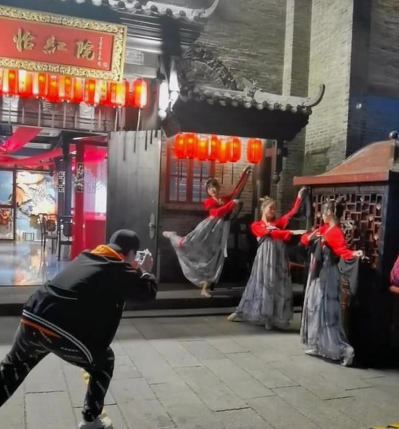 南宁怡红院的花魁PK天上人间的小姐姐们,谁能夺得头彩？