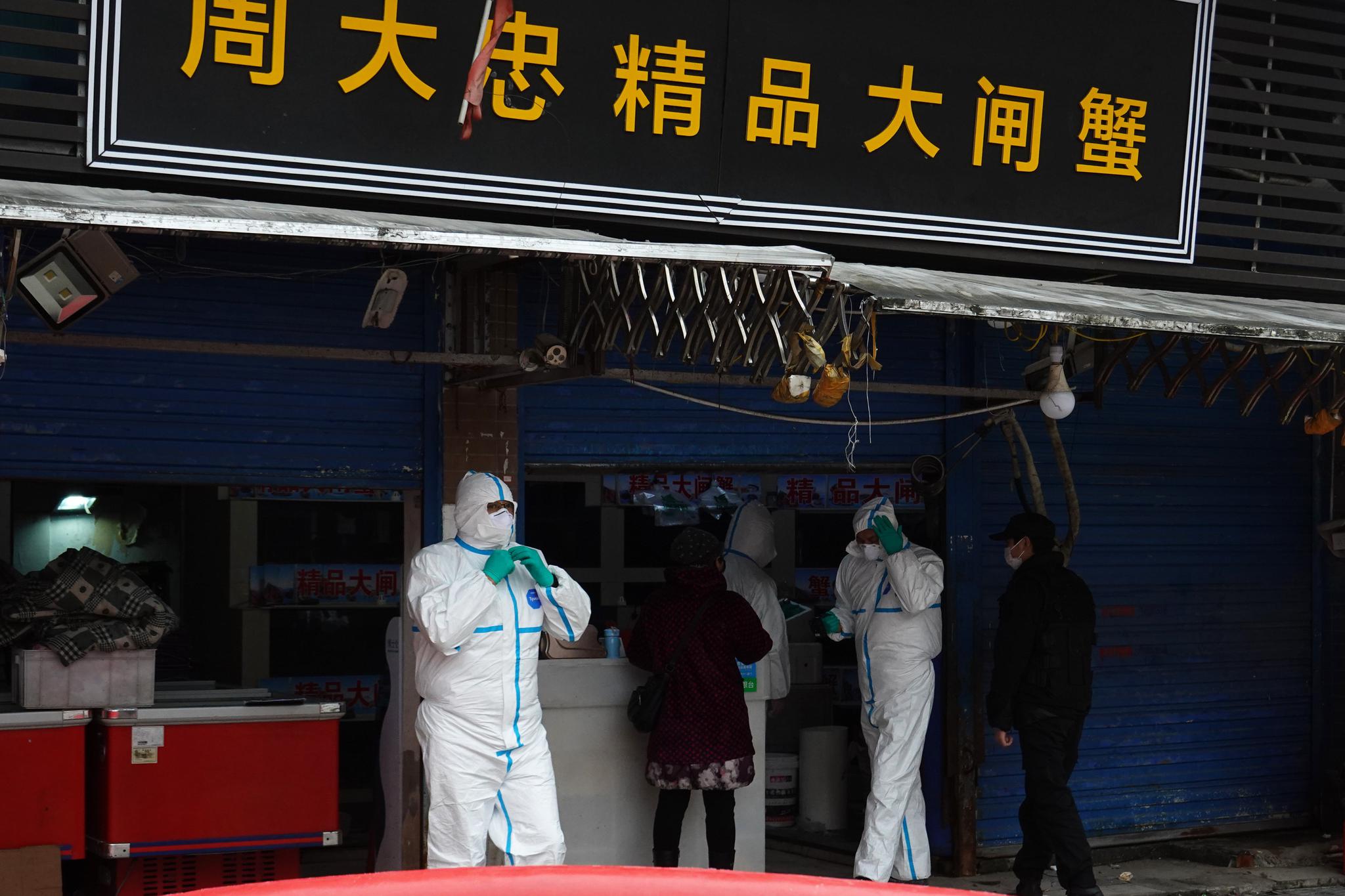 武汉华南海鲜市场老板怎么判的?媒体重回当地依然挡板封市