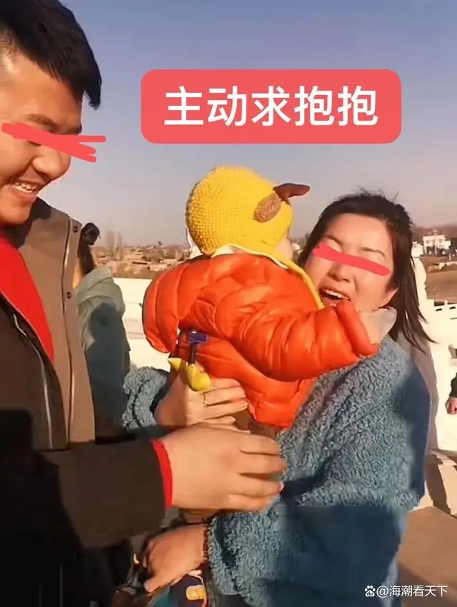 宝宝出生被阿姨带大,时隔9个月偶遇月嫂主动伸手求抱