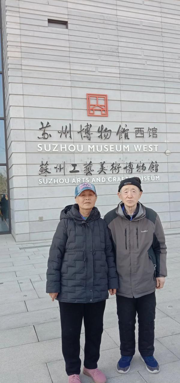 山东80岁老夫妻俩真励志.开电动三轮房车环游中国值得学习