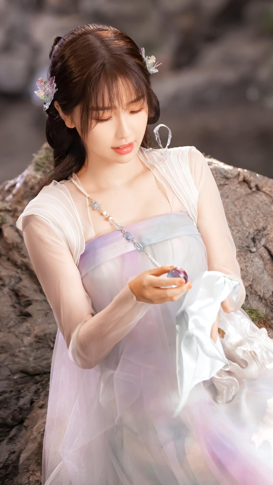 微博之夜不能转播,女星走红毯堪比盘丝洞.造型露骨太好看
