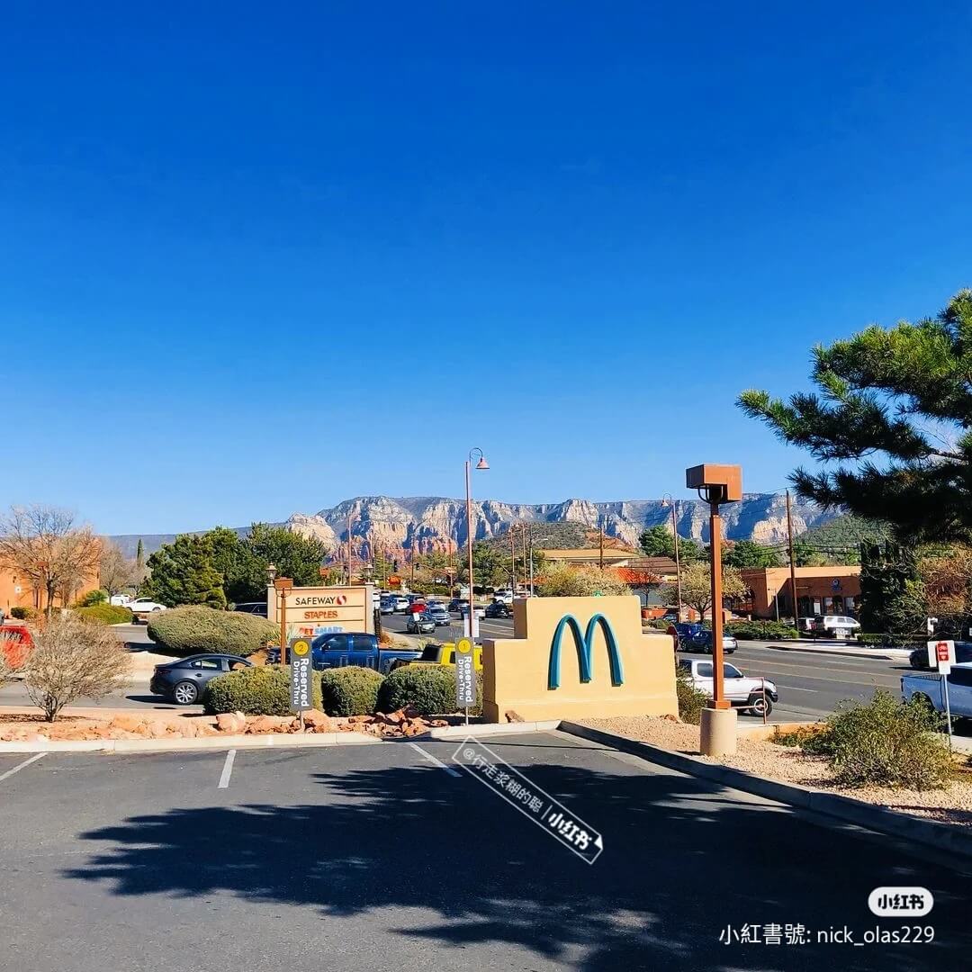 全球唯一蓝色Logo麦当劳意外成了当地打卡的网红圣地
