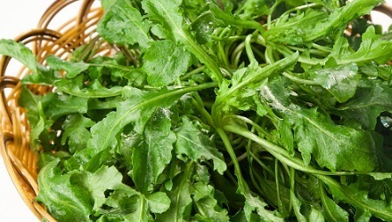 相信荠菜每个人都吃过吧,它的钙含量比牛奶还高哦.