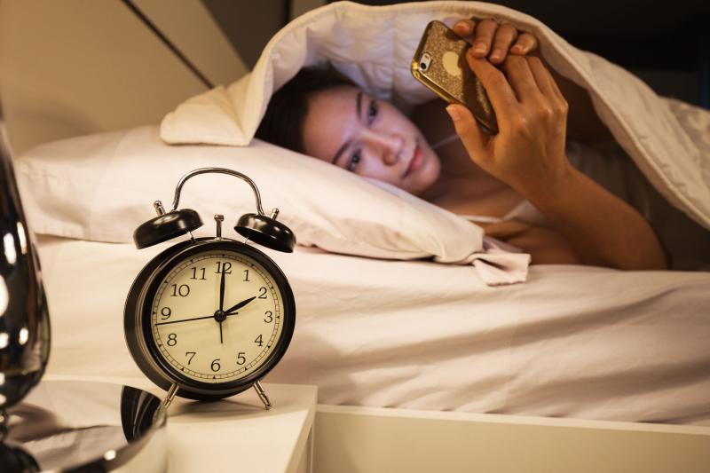 年轻人千万不要熬夜，如果一夜不睡可以通过补觉补回来吗